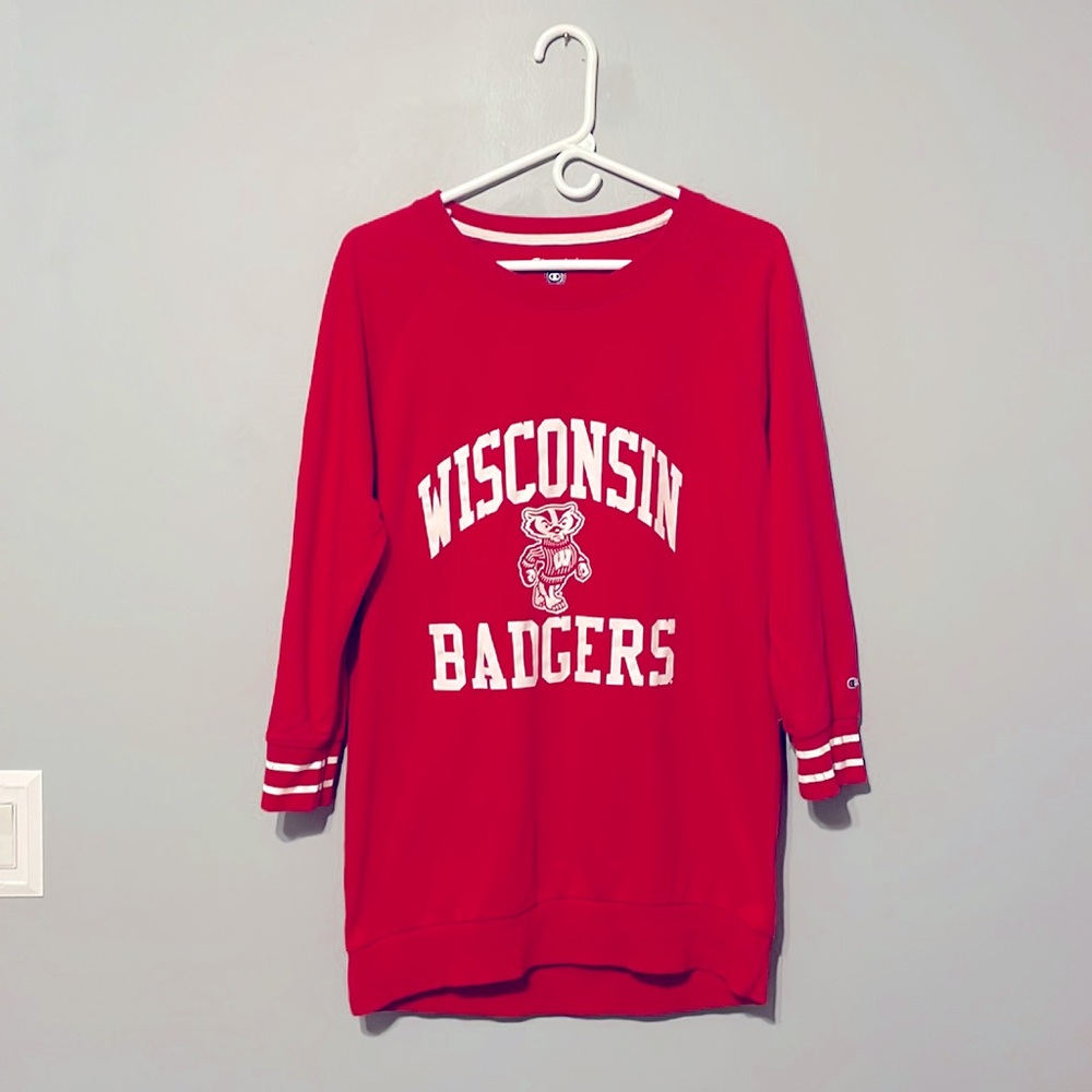 University of Wisconsin Madison Sweatshirt (Thin fabric, perfect for fall!!)